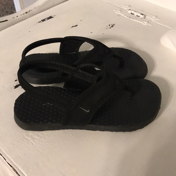 nike sandals 10c